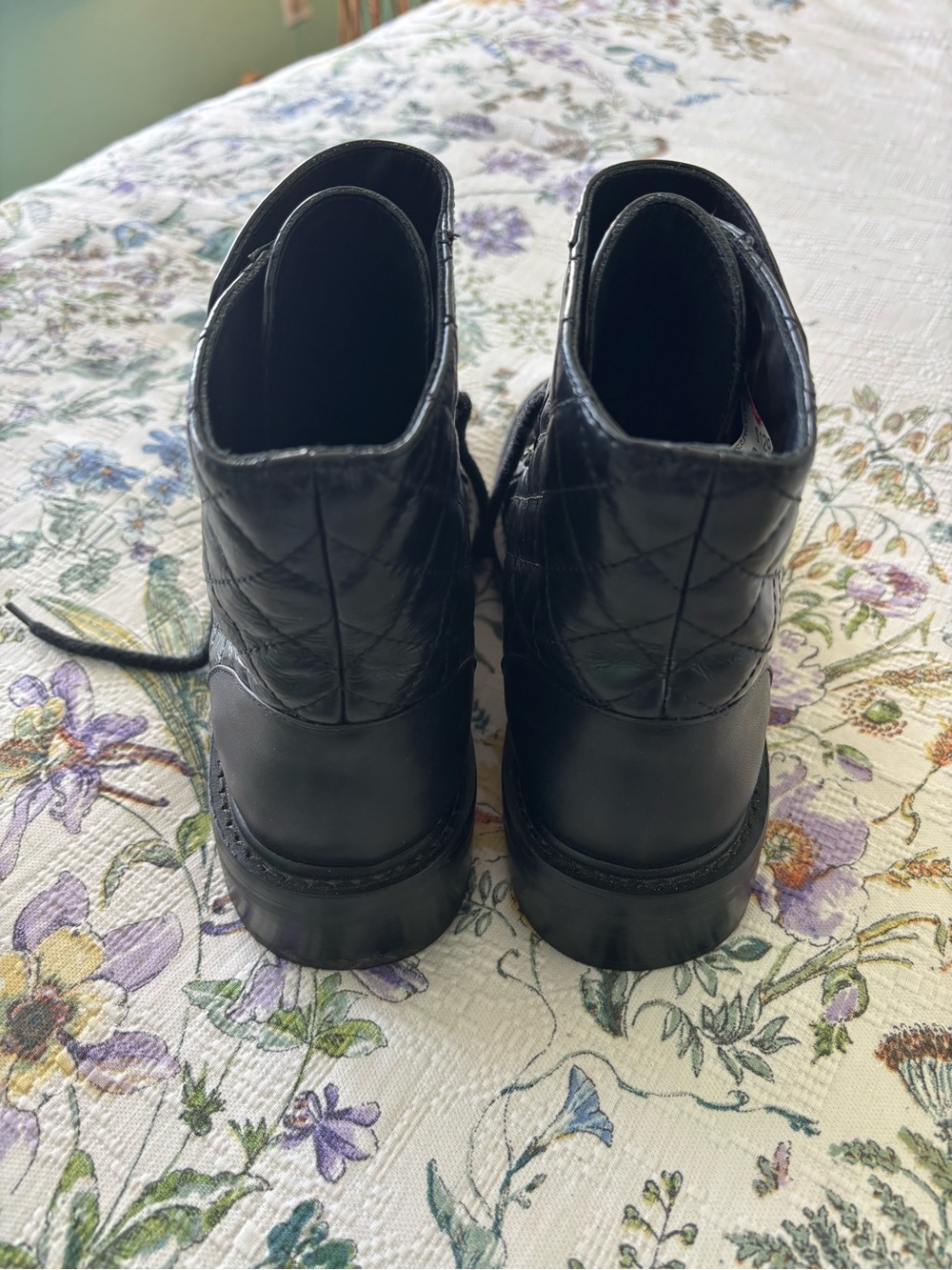 CHANEL 21A Black Quilted Leather Lace-Up Boots with Gold Chain CC - Picture 6 of 10